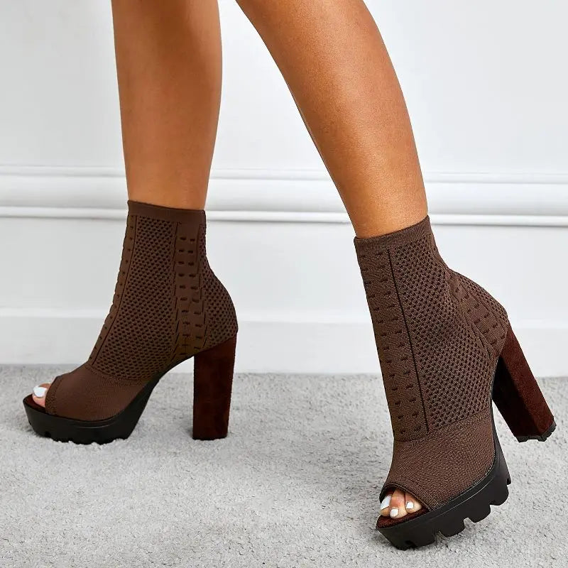 Be Mused - Fashion Short Ankle Chunky Platform Peep-toe Boots