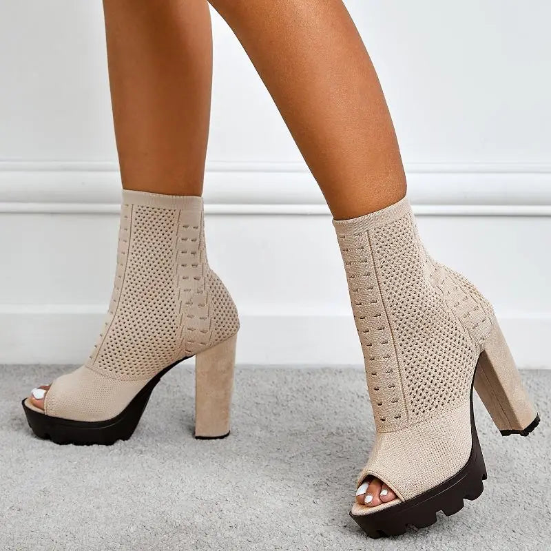 Be Mused - Fashion Short Ankle Chunky Platform Peep-toe Boots