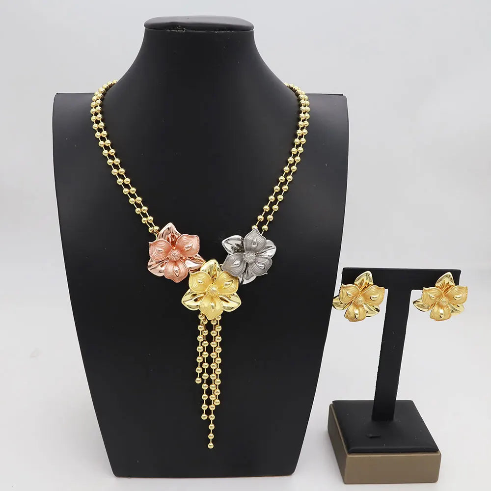 Muse Essentials Elegant Women Jewelry Set Fashion Design 18k Gold Plated Round Tricolor Flower Pendant Exquisite Set