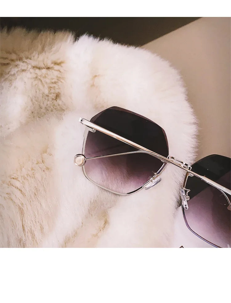 Muse Essential Octagon Round Gradient Sunglasses