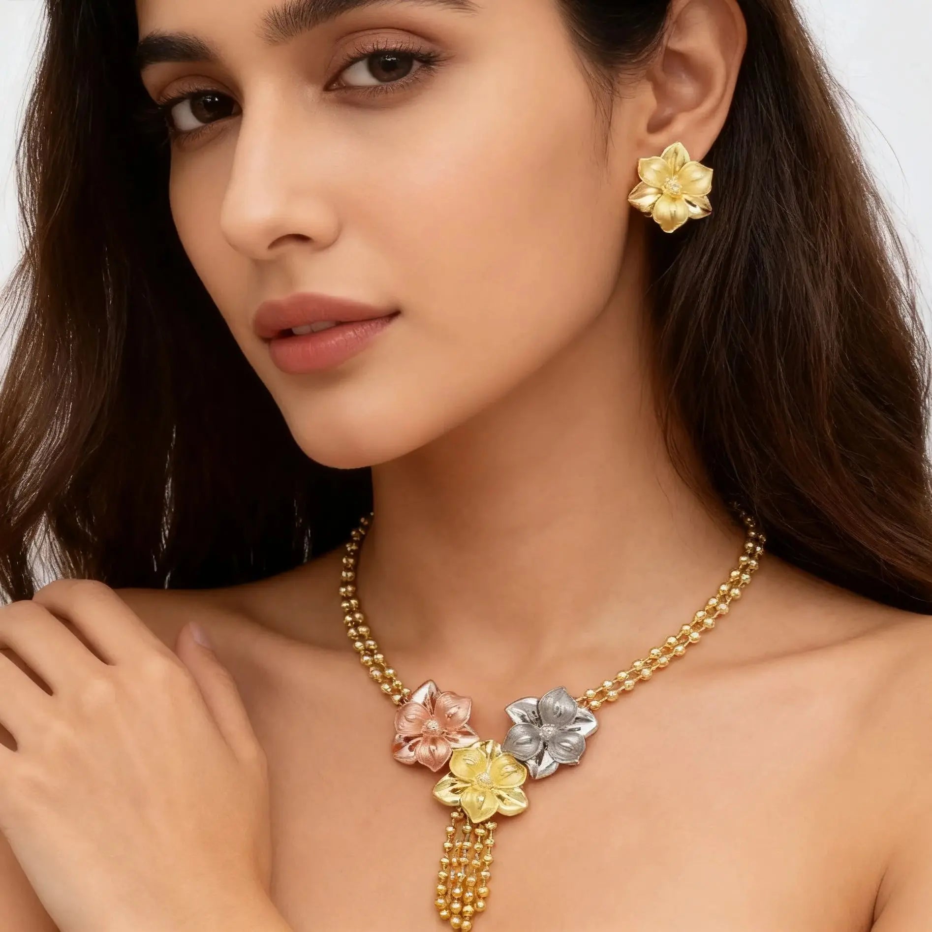 Muse Essentials Elegant Women Jewelry Set Fashion Design 18k Gold Plated Round Tricolor Flower Pendant Exquisite Set